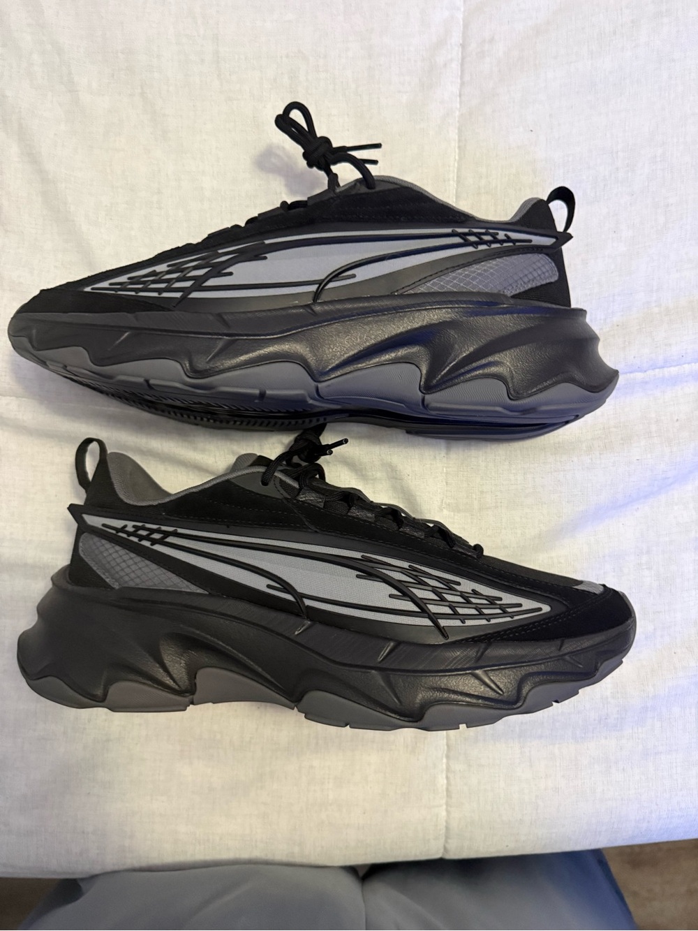 Men's Puma Black Carbon Particle Running shoes Black and Gray Chunky Sneaker